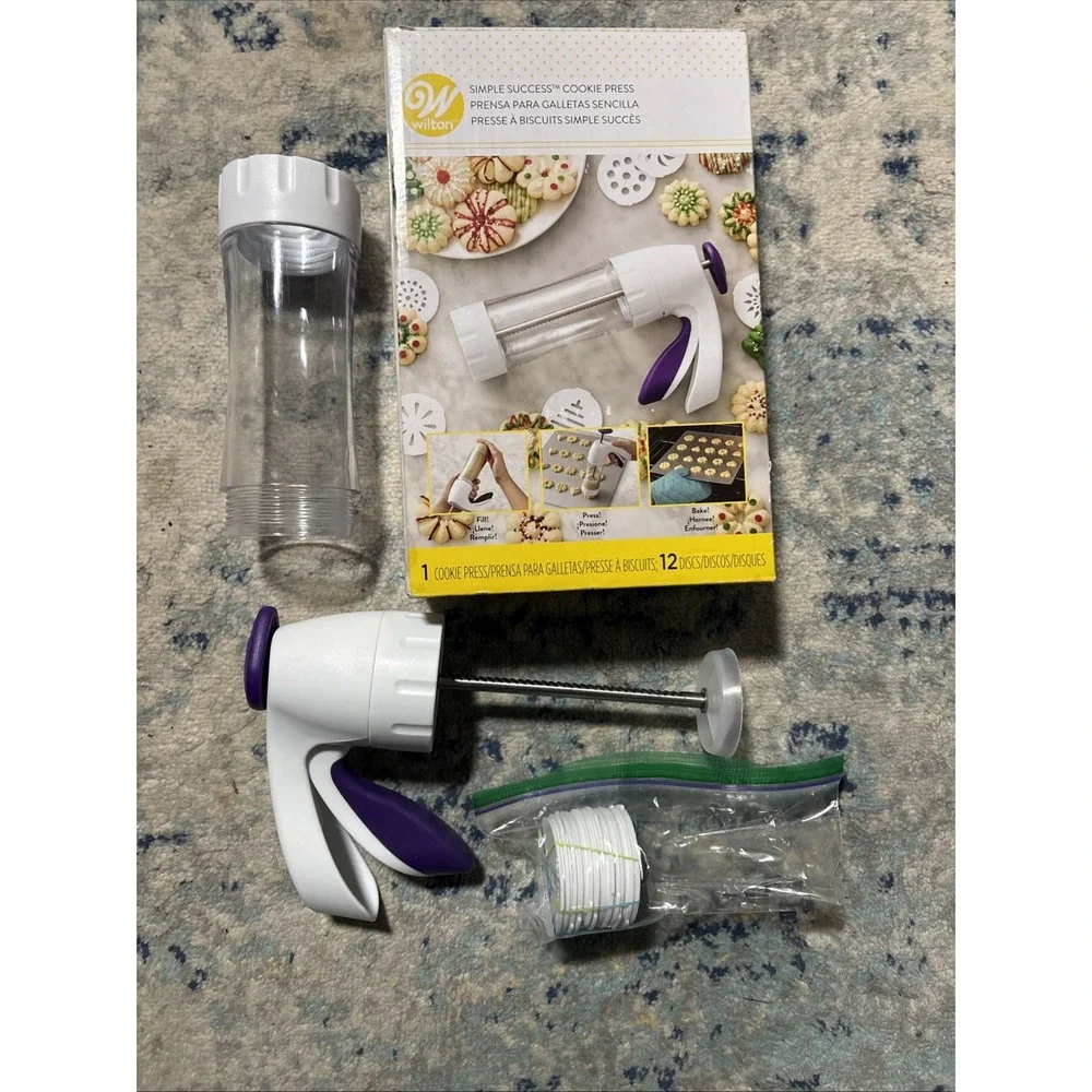 Wilton Simple Success Cookie Press Kit with 12 Discs for Spritz Cookies & Baking